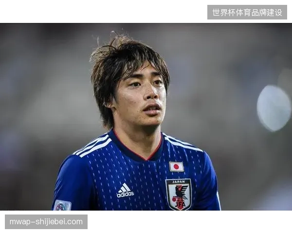 伊东纯也的右路传中精度构成日本队另一武器，其与中锋的空战配合值得关注